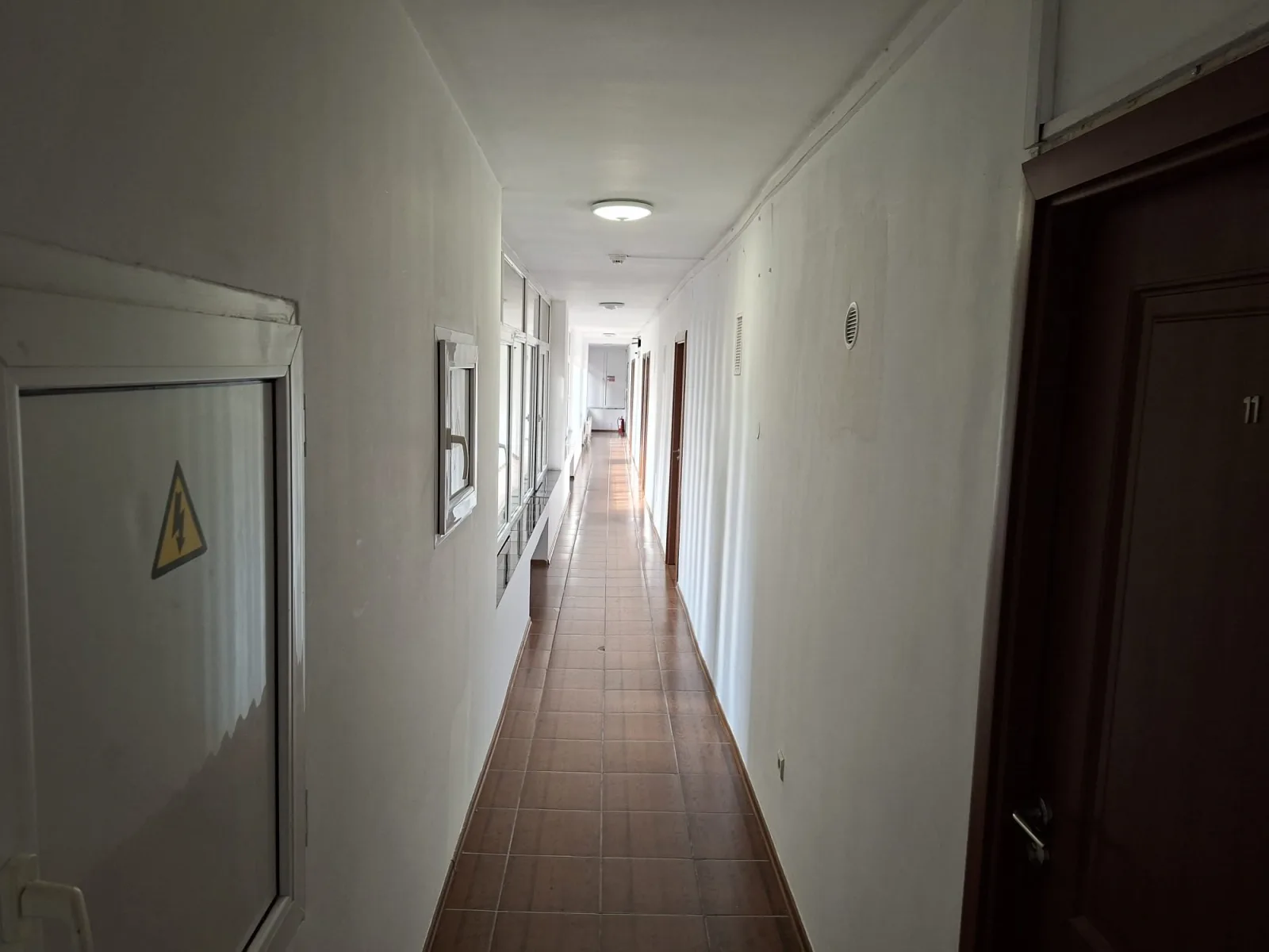 Corp B first-floor corridor on Calea Eroilor side
